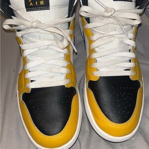 Air Jordan 1 MID